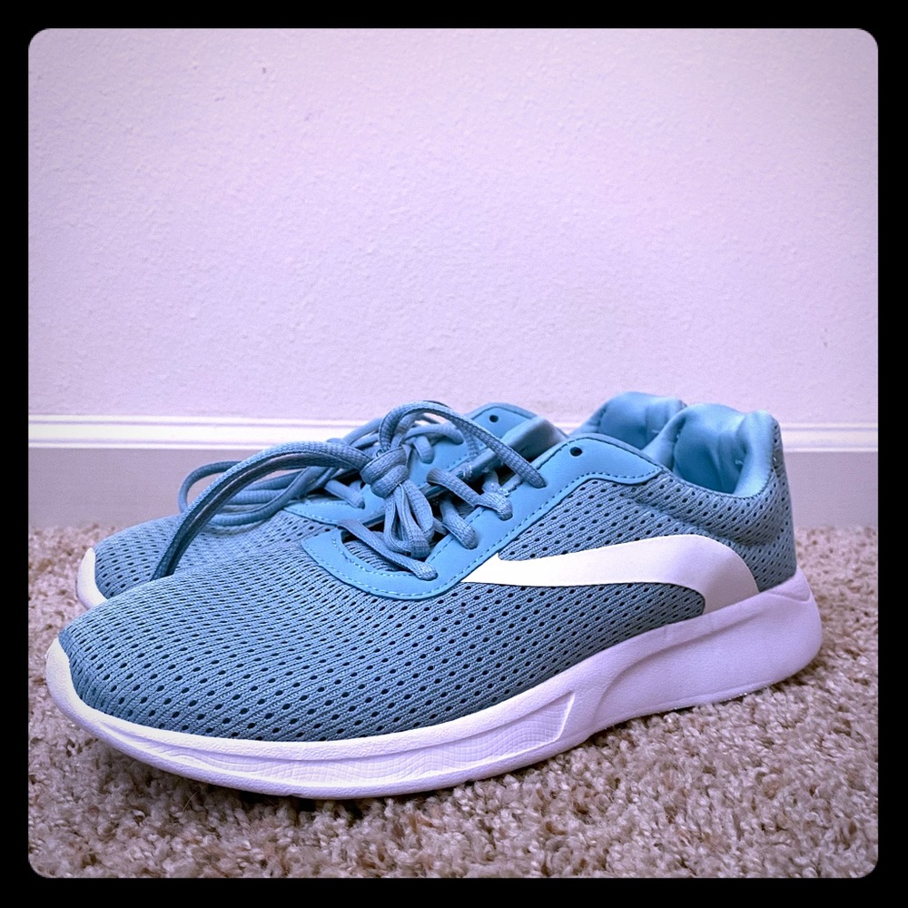 NWOT baby blue sneakers 👟